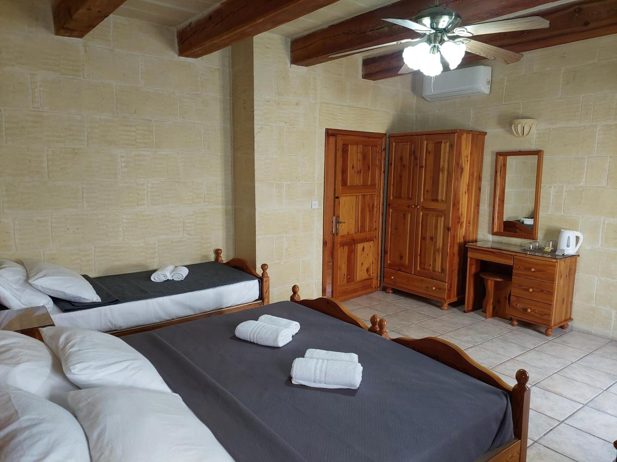 Mj Farmhouse B&B Xagħra Eksteriør billede